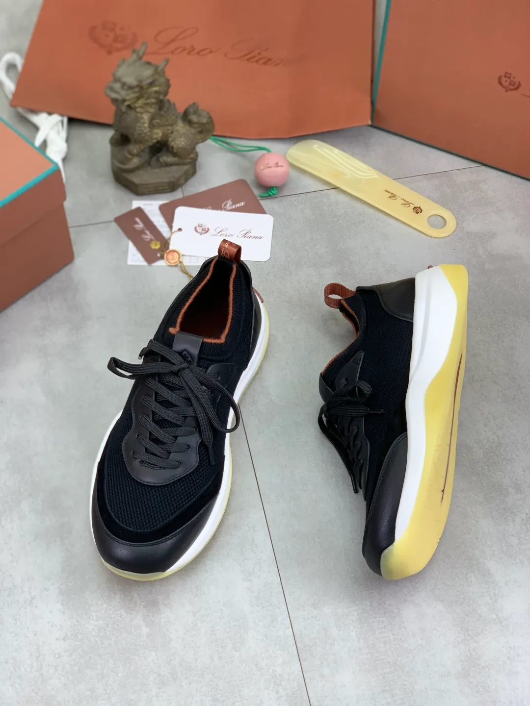Men's Men's Shoes 💰P620 New 💰High Quality Latest Casual Shoes Loro Piana 💯Top Authentic Grade💯Buy the original 1:1 copy💯 Founded the existing Loro Piana company on April 24, 1924. It is now the sixth generation of family business, providing top quality products to customers who are discerning about taste and quality. Imported original fly woven fabric with cowhide fabric, plain calfskin lining, hand-stitched thread with cowhide feet, original packaging, code number: 38-44 (customized for 45 and 46), seven colors available